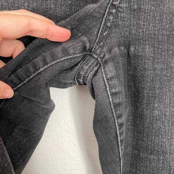 Jennifer Lopez • Distressed Edgy Black Capri Jean Pants - Picture 8 of 13